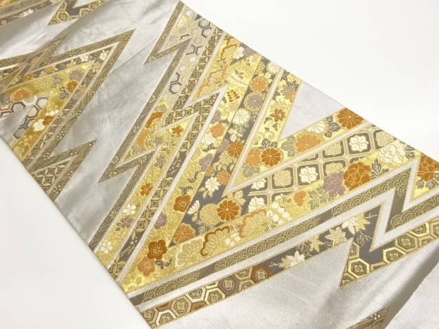 本金摺箔変わり横段に草花・古典柄模様織出し袋帯